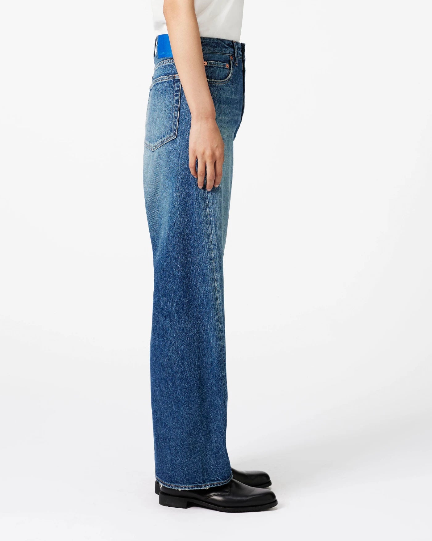 WOMEN｜Skew Straight Jeans 11oz Medium Indigo - Japan Blue Jeans
