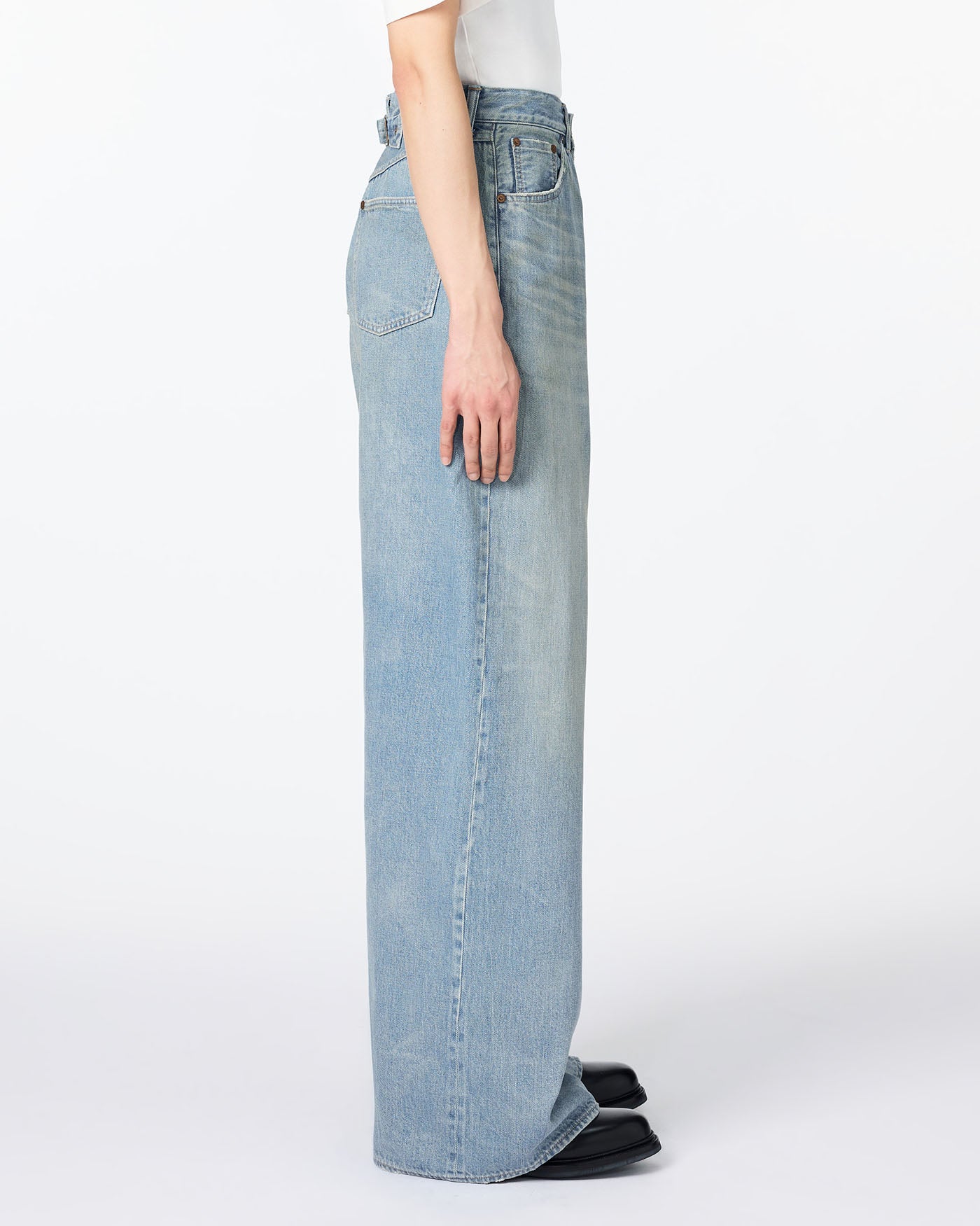 MEN｜ReDESIGN Skew Wide Jeans 12oz Light Indigo 別角度